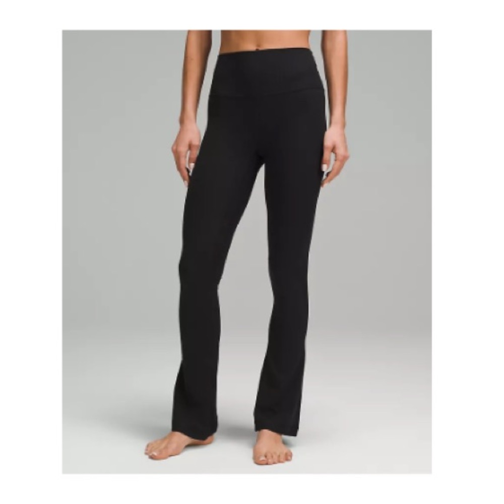 lululemon Align™ High-Rise
Ribbed Mini-Flare Pant
*Regular Colour Black
Size 4